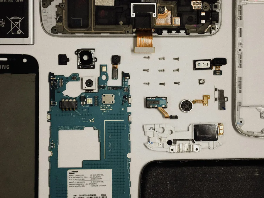 Connecteur, caméra et boutons